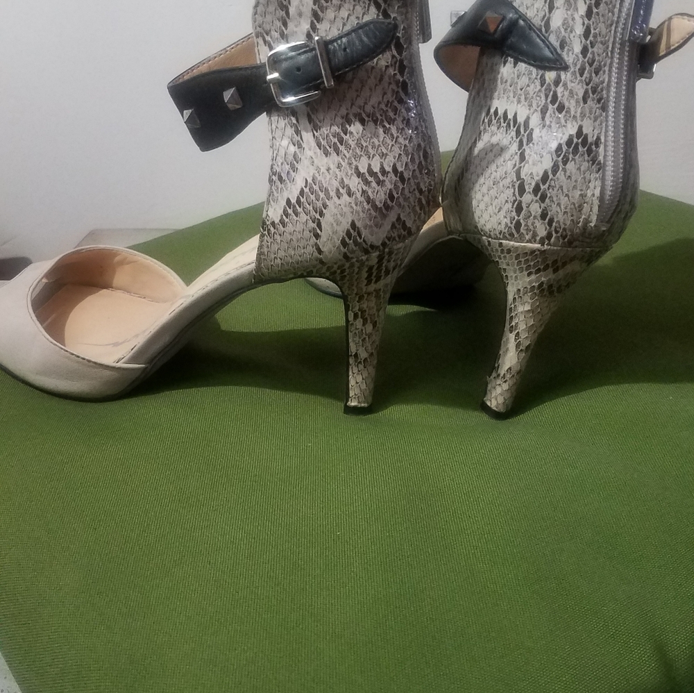 Shoes - Picture 4 of 4